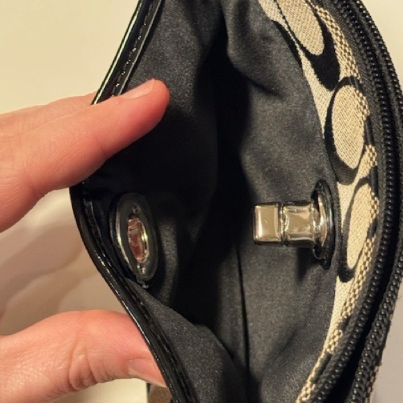 Coach Wristlet signature Monogram Black and White Purse - Picture 6 of 16